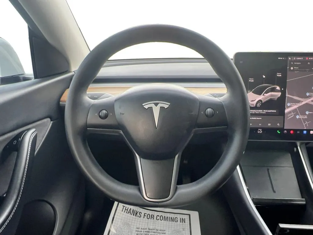 Tesla Model Y photo 12