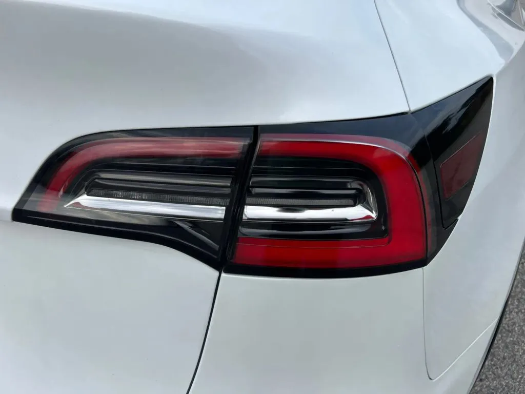 Tesla Model Y photo 37