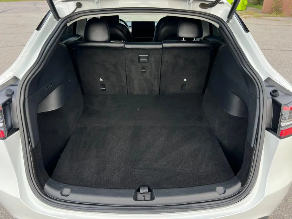 Tesla Model Y photo 21
