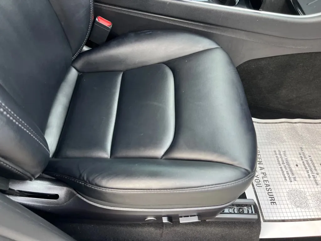Tesla Model Y photo 15