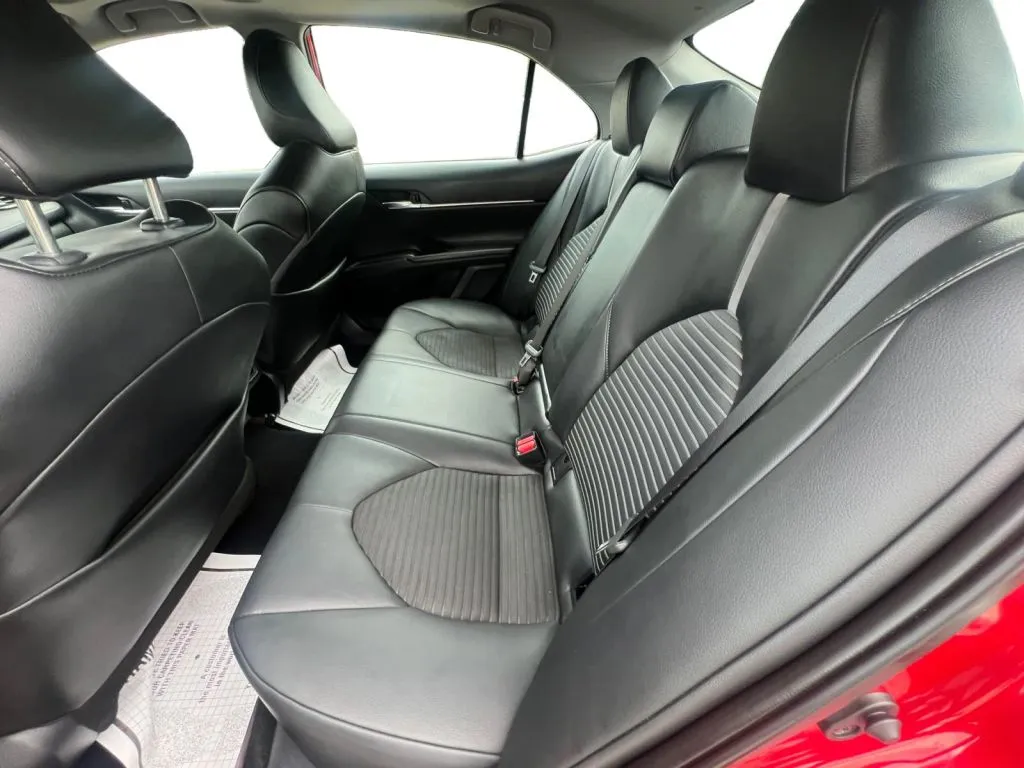 Toyota Camry photo 14