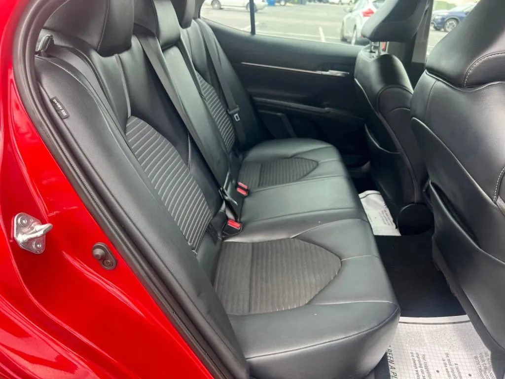 Toyota Camry photo 19