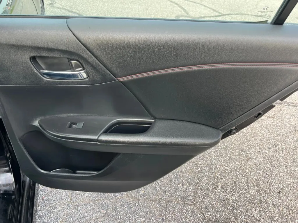 Honda Accord photo 21