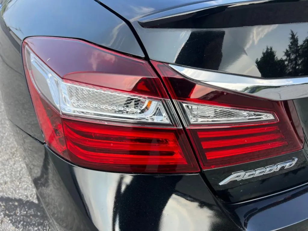 Honda Accord photo 35
