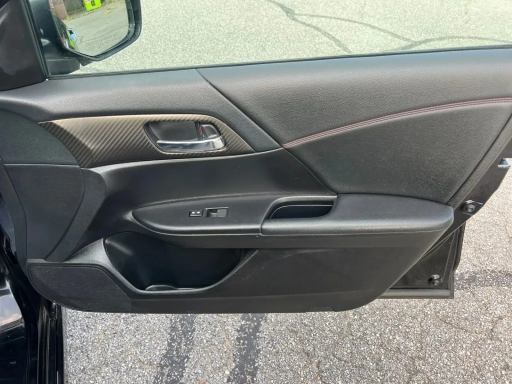 Honda Accord photo 18