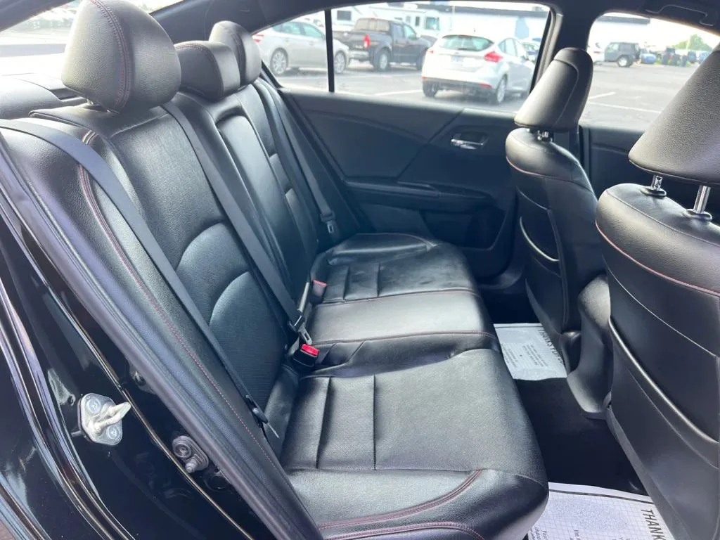 Honda Accord photo 19