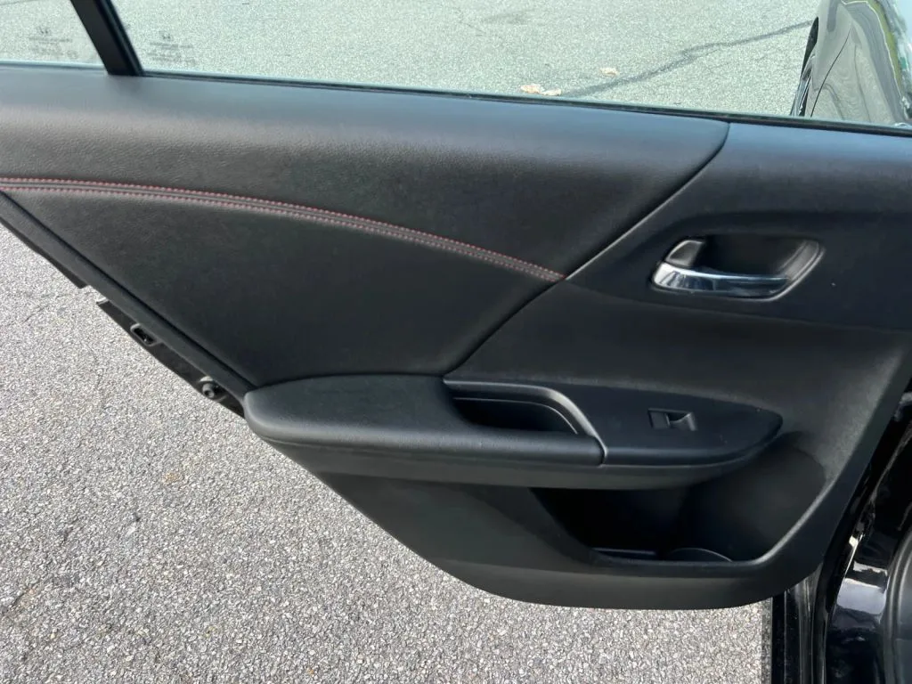 Honda Accord photo 24