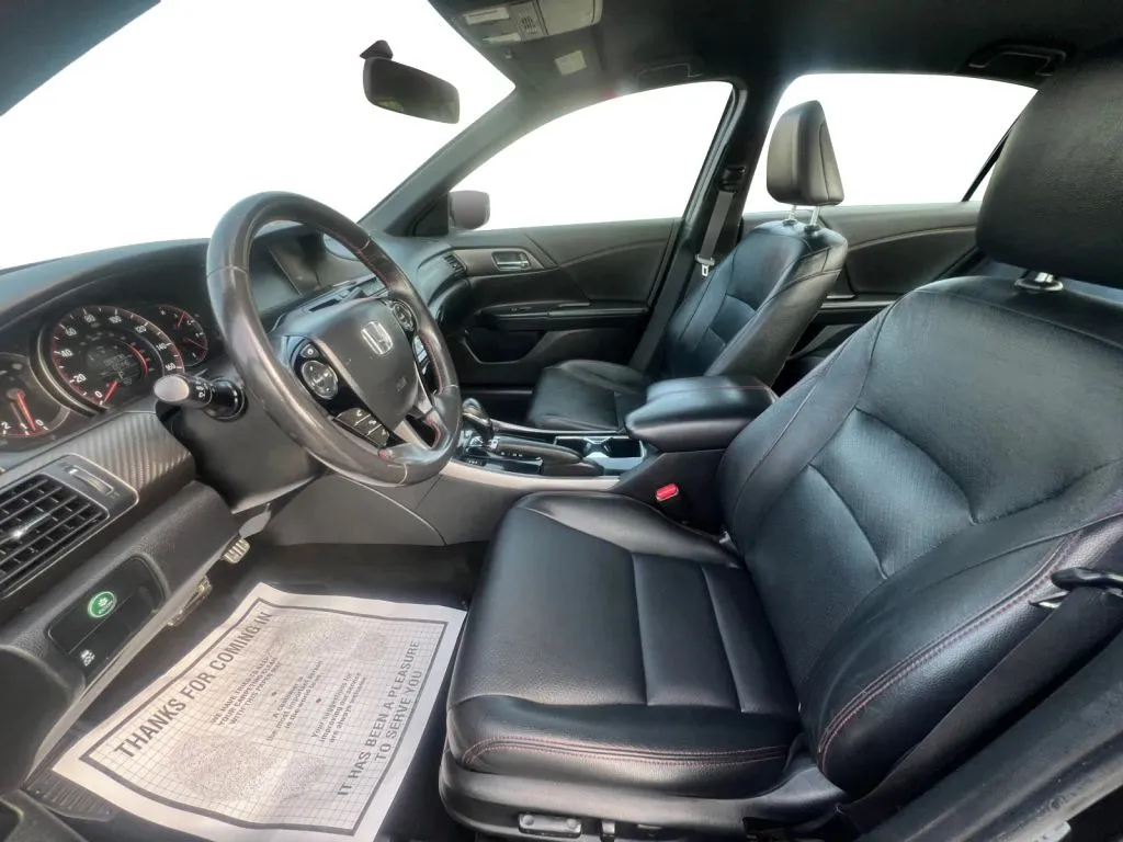 Honda Accord photo 10