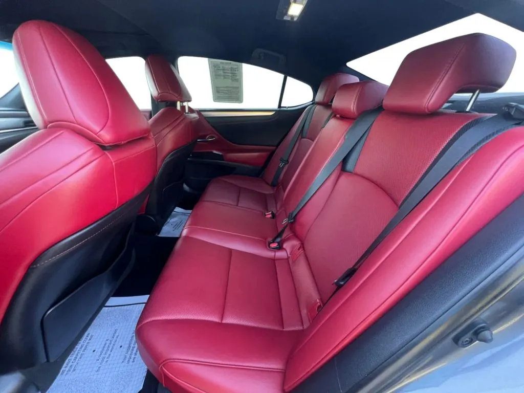 Lexus ES photo 14