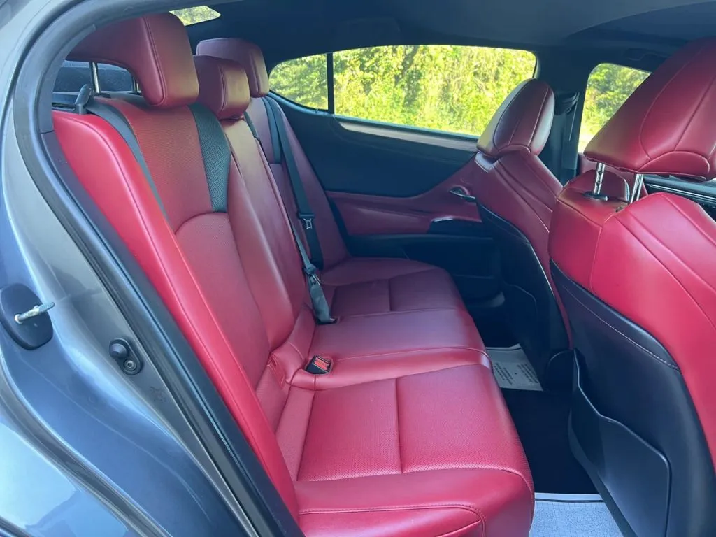 Lexus ES photo 19