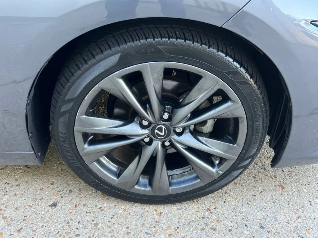 Lexus ES photo 34