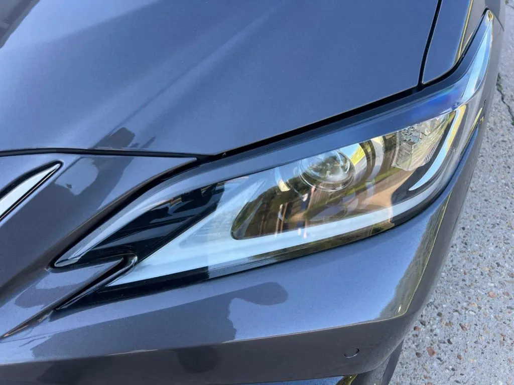 Lexus ES photo 32