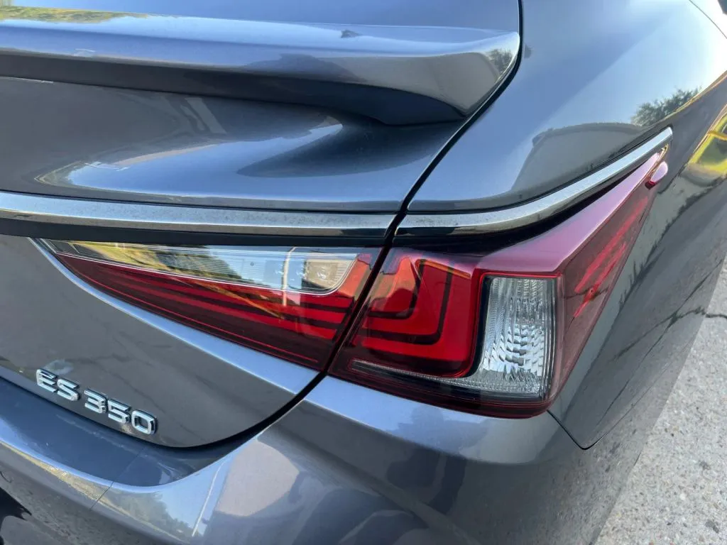 Lexus ES photo 37