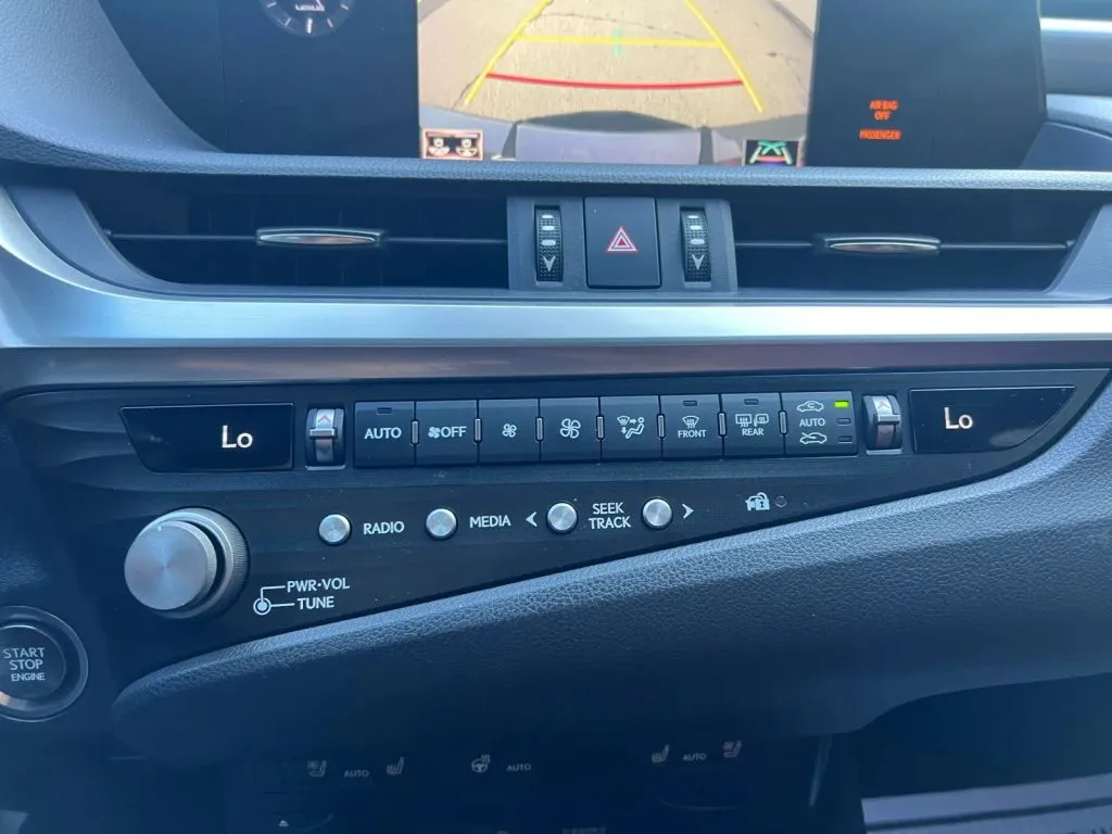 Lexus ES photo 42