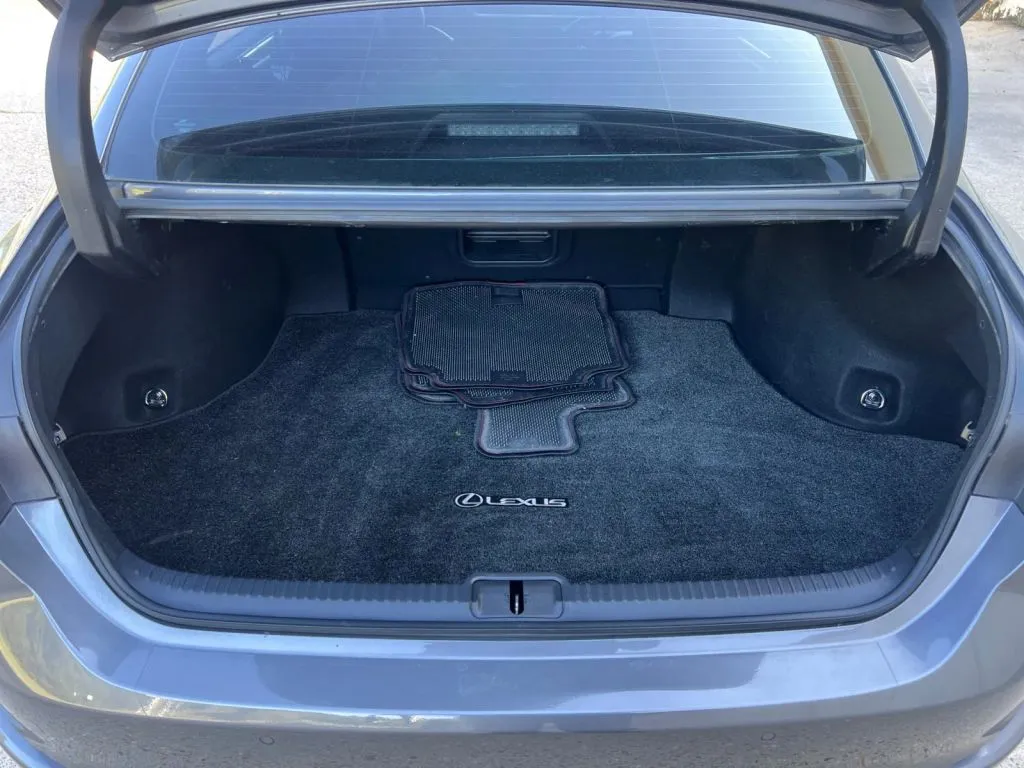 Lexus ES photo 22