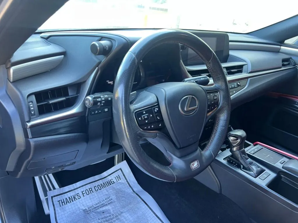 Lexus ES photo 26