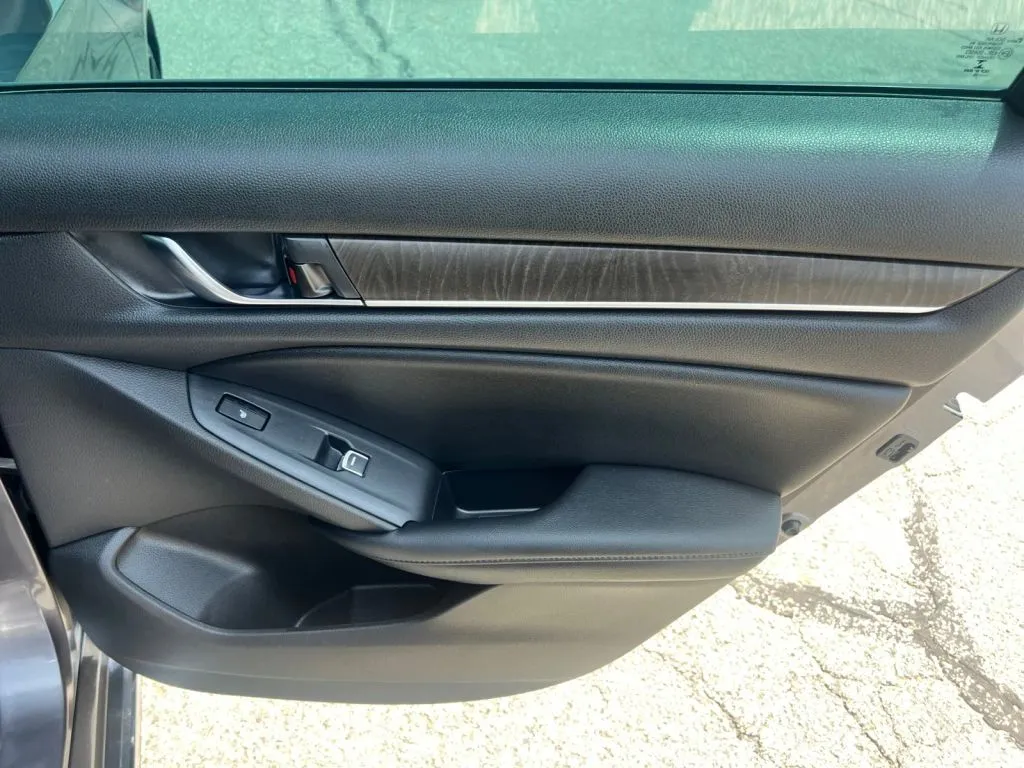 Honda Accord photo 20