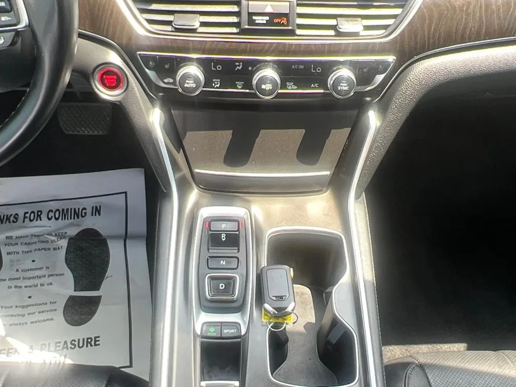 Honda Accord photo 12
