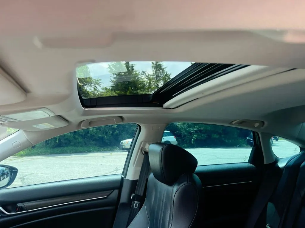 Honda Accord photo 28