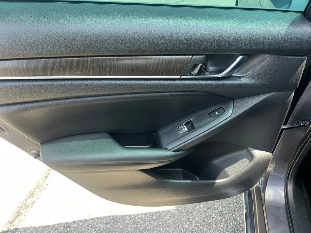 Honda Accord photo 23