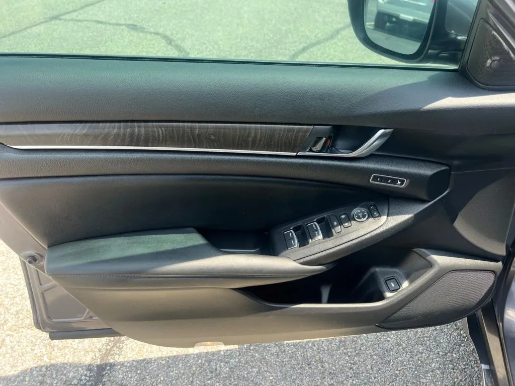 Honda Accord photo 26