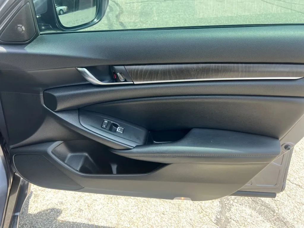 Honda Accord photo 17