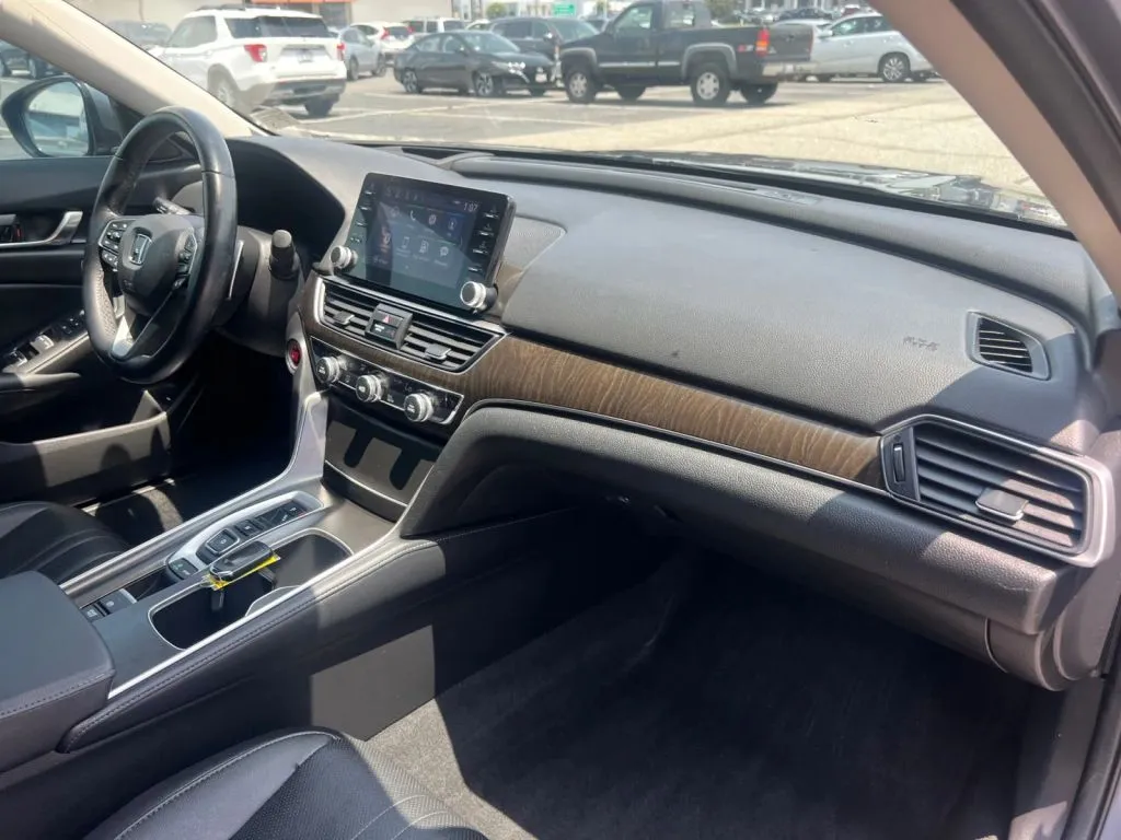 Honda Accord photo 16