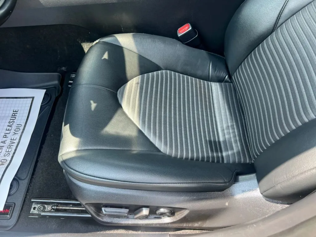 Toyota Camry photo 25