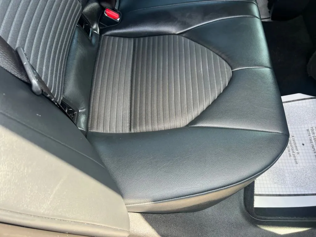 Toyota Camry photo 20