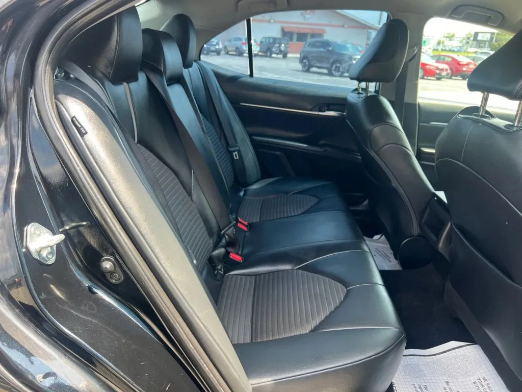Toyota Camry photo 19