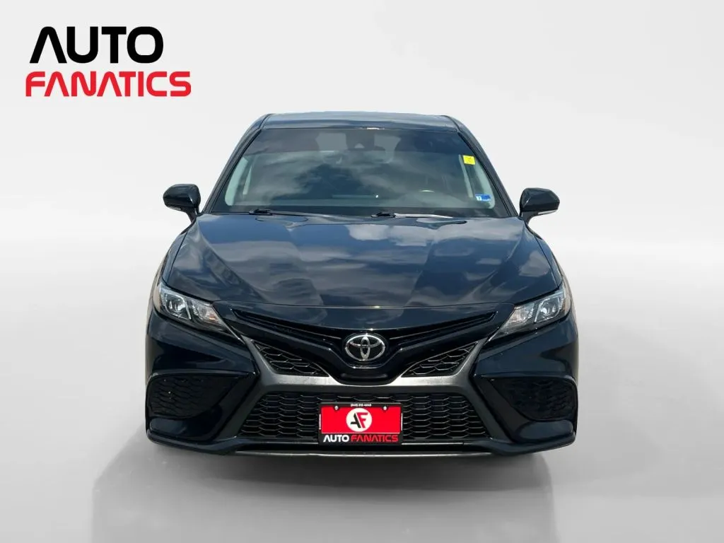 Toyota Camry photo 9