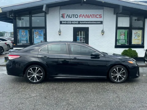 Black 2020 Toyota Camry SE Sedan 4D for sale in Fredericksburg, VA