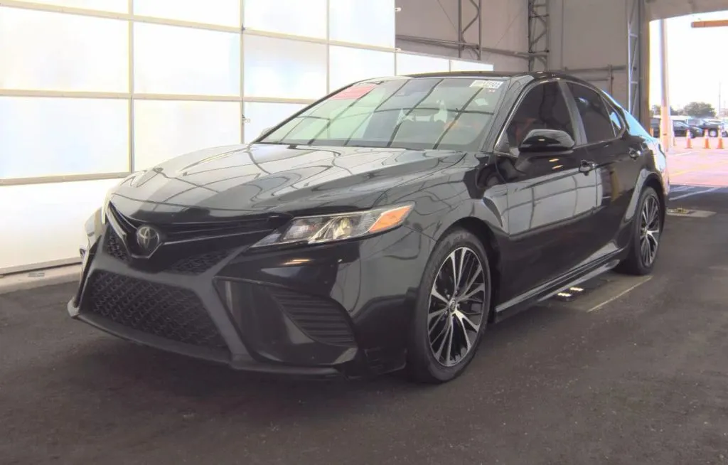 Black 2020 Toyota Camry SE Sedan 4D for sale in Fredericksburg, VA