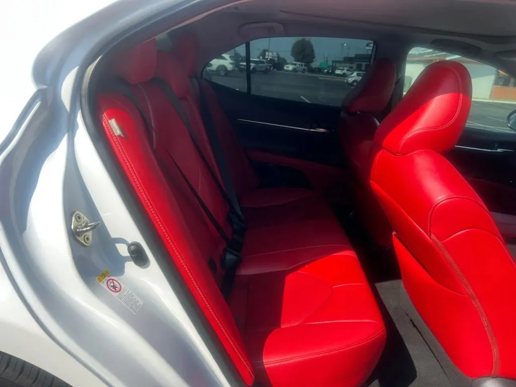 Toyota Camry photo 18