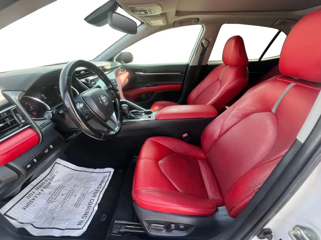 Toyota Camry photo 9