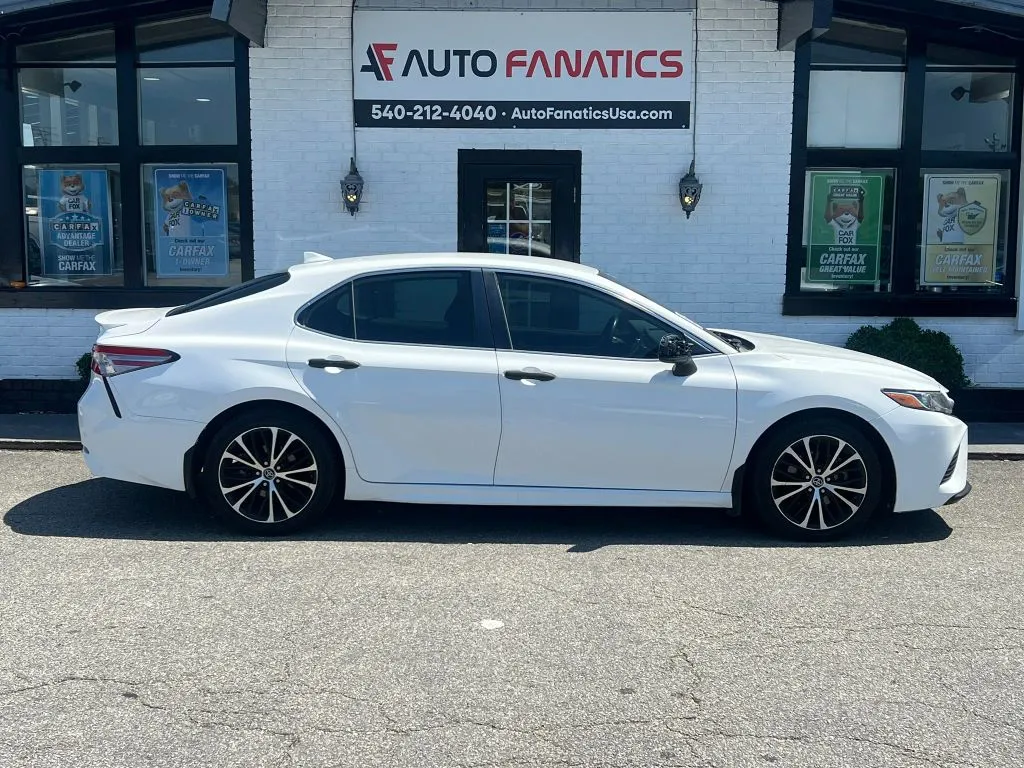 White 2019 Toyota Camry SE Sedan 4D for sale in Fredericksburg, VA
