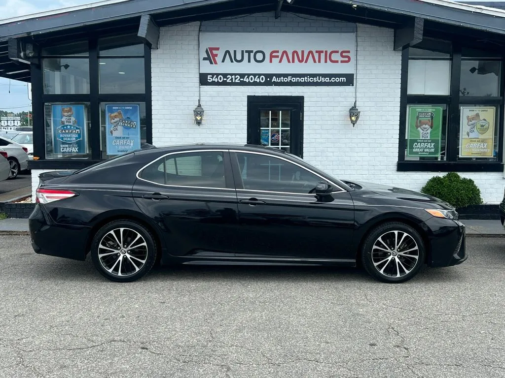 Black 2020 Toyota Camry SE Sedan 4D for sale in Fredericksburg, VA