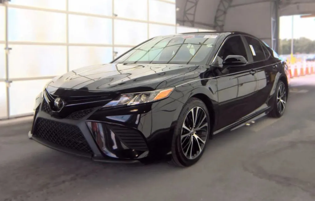 Black 2020 Toyota Camry SE Sedan 4D for sale in Fredericksburg, VA