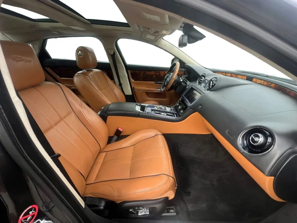 Jaguar XJ photo 15