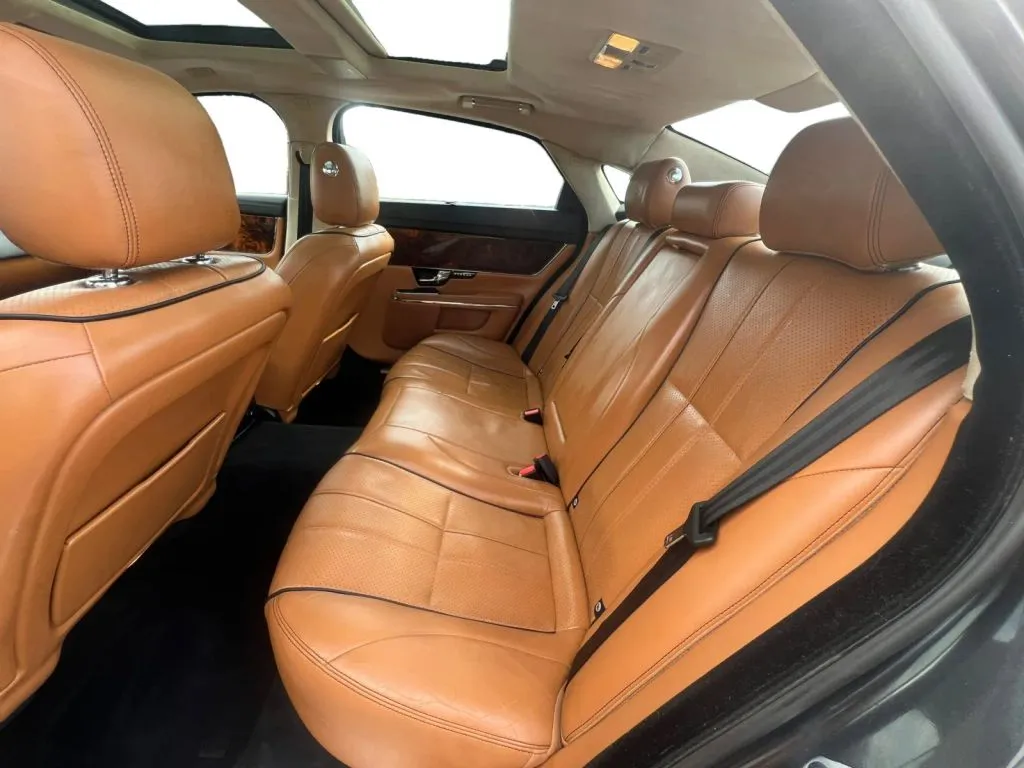 Jaguar XJ photo 14