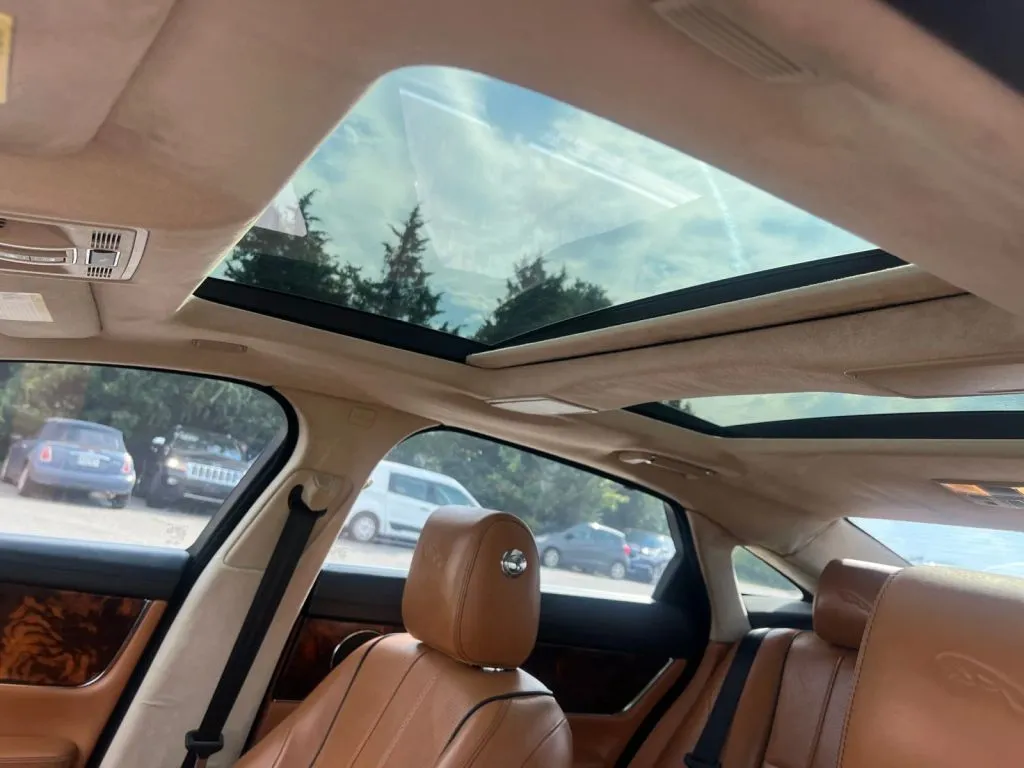 Jaguar XJ photo 28