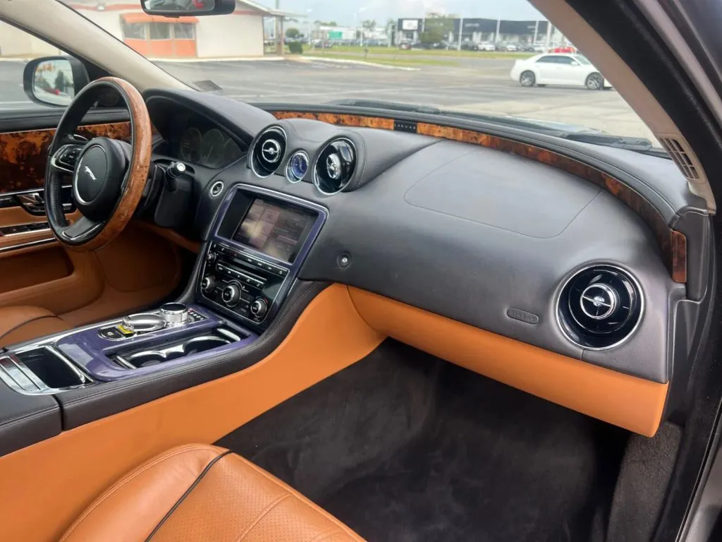 Jaguar XJ photo 17