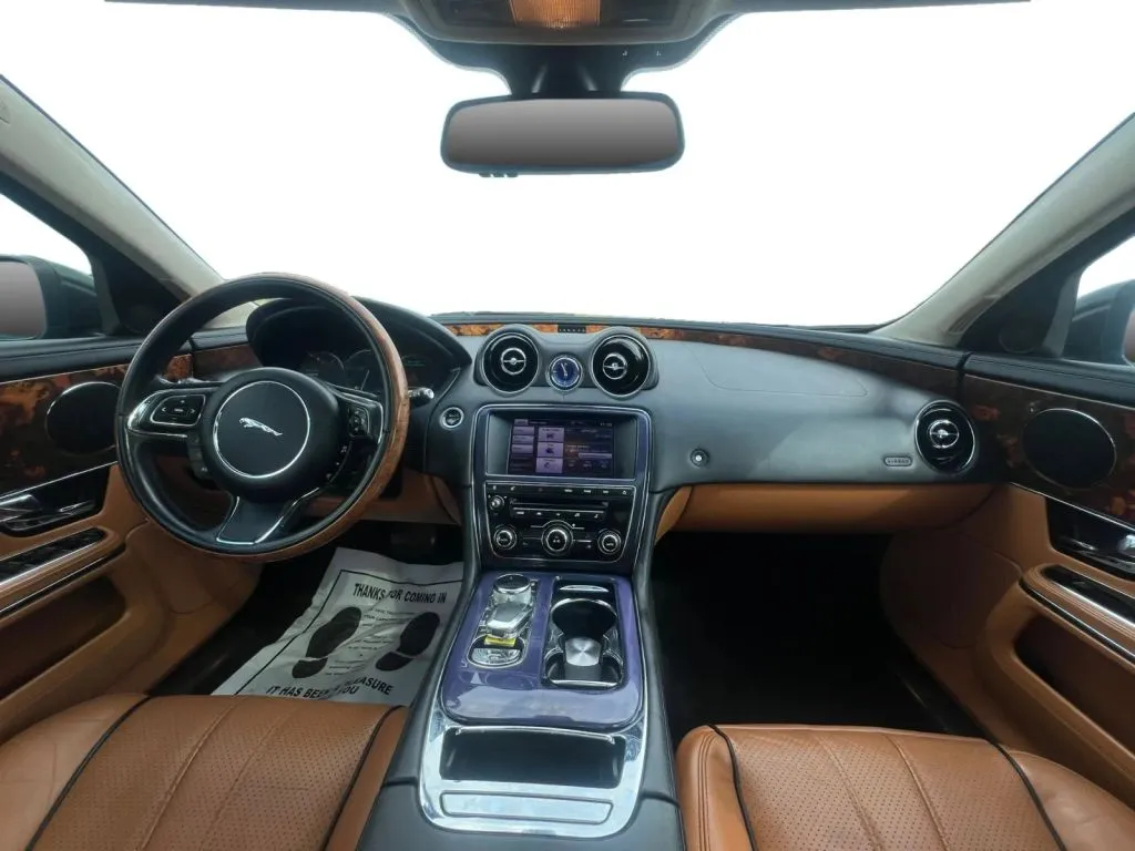 Jaguar XJ photo 11