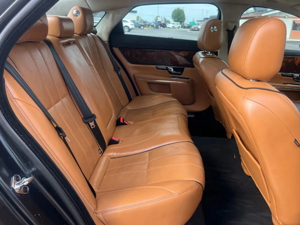 Jaguar XJ photo 19