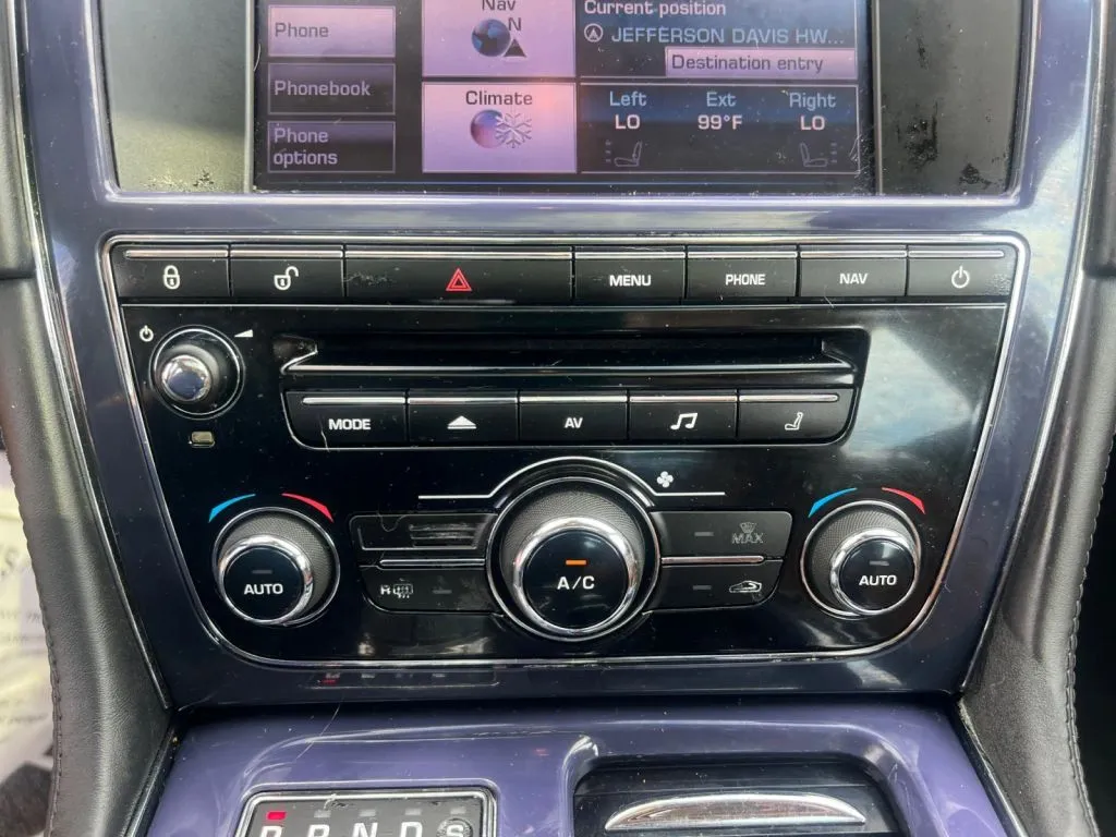 Jaguar XJ photo 36
