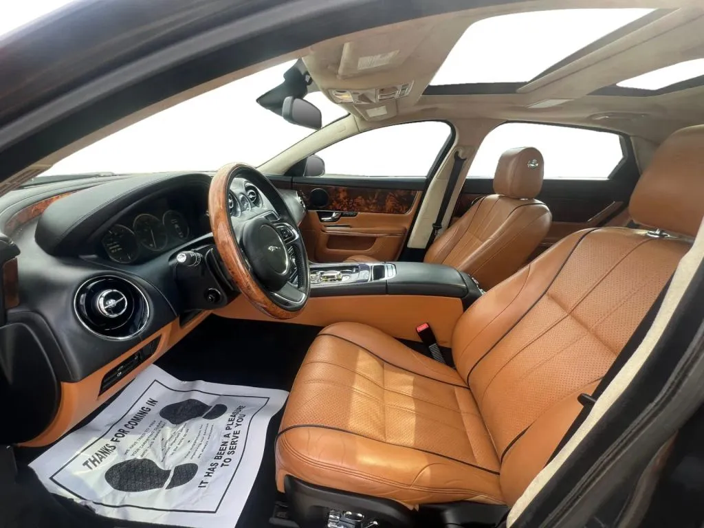 Jaguar XJ photo 10