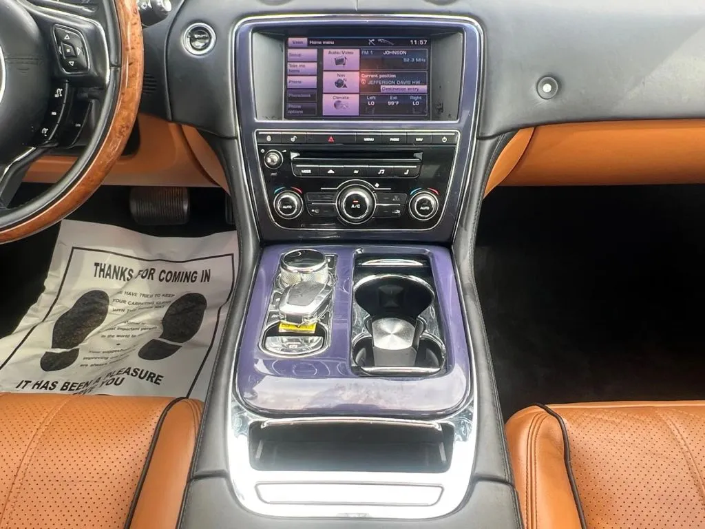 Jaguar XJ photo 12