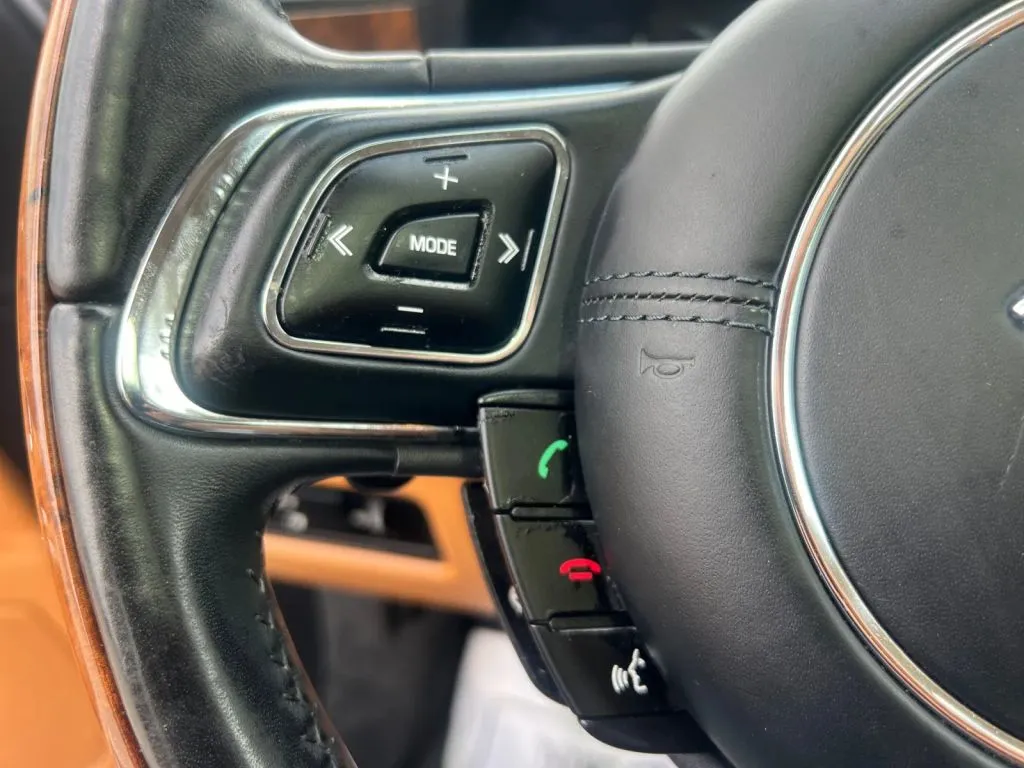 Jaguar XJ photo 40