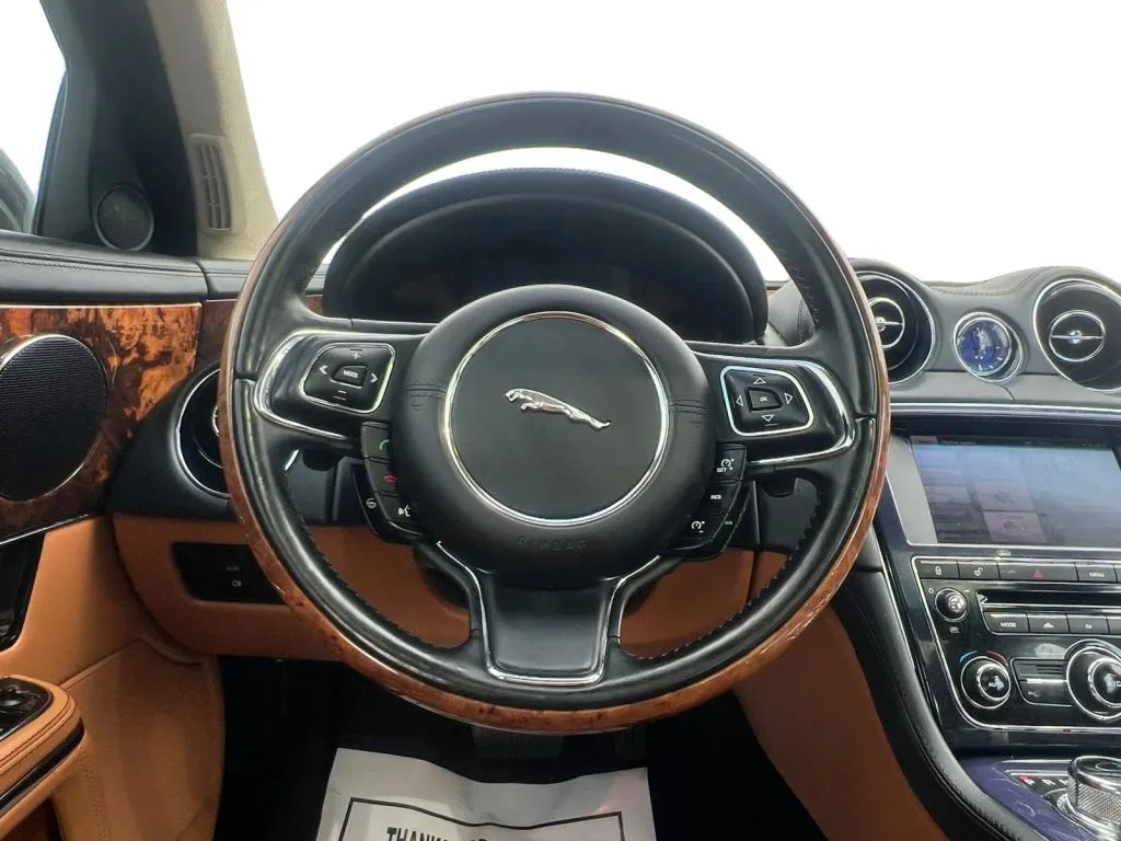 Jaguar XJ photo 13