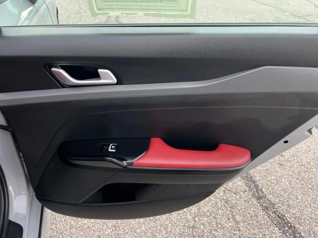 Kia K5 photo 19
